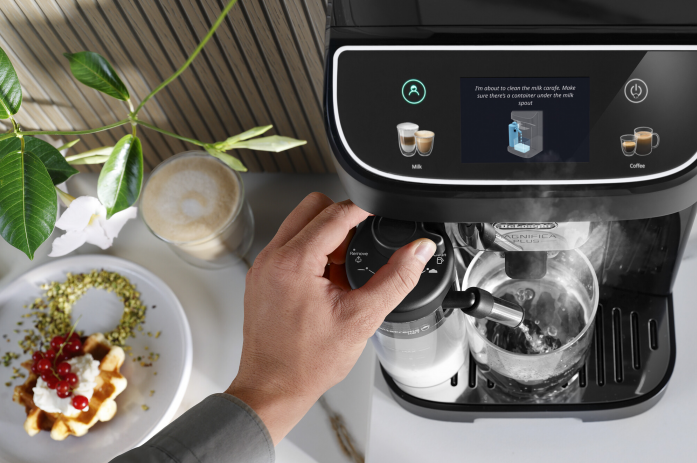 Кофемашина DeLonghi Magnifica Plus ECAM320.60.B черный в магазине «На диване» в Челябинске  — Выгодная цена
