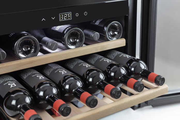 Встраиваемый винный шкаф Caso WineSafe 18 EB Black в магазине «На диване» в Челябинске  — Выгодная цена